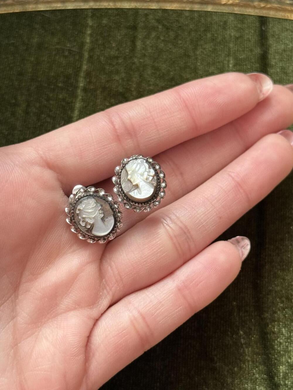 Vintage Sterling mother of Pearl screw back earrings